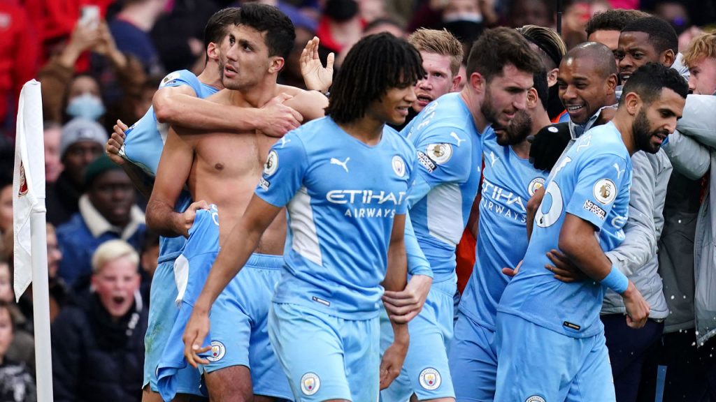 Arsenal fans hurl bottles at City players after Rodri winner