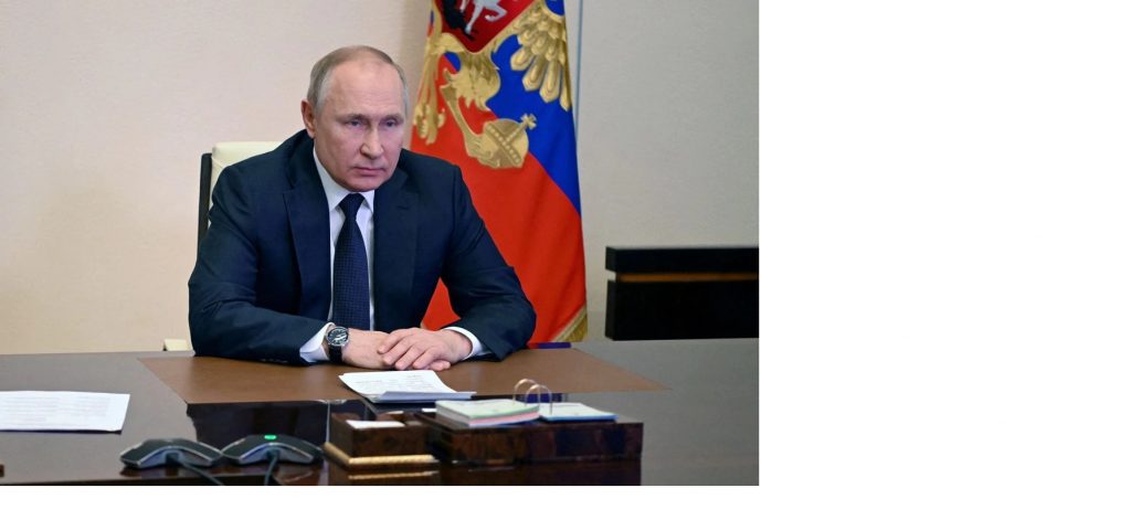 Putin signs law to allow online voting at elections across Russia