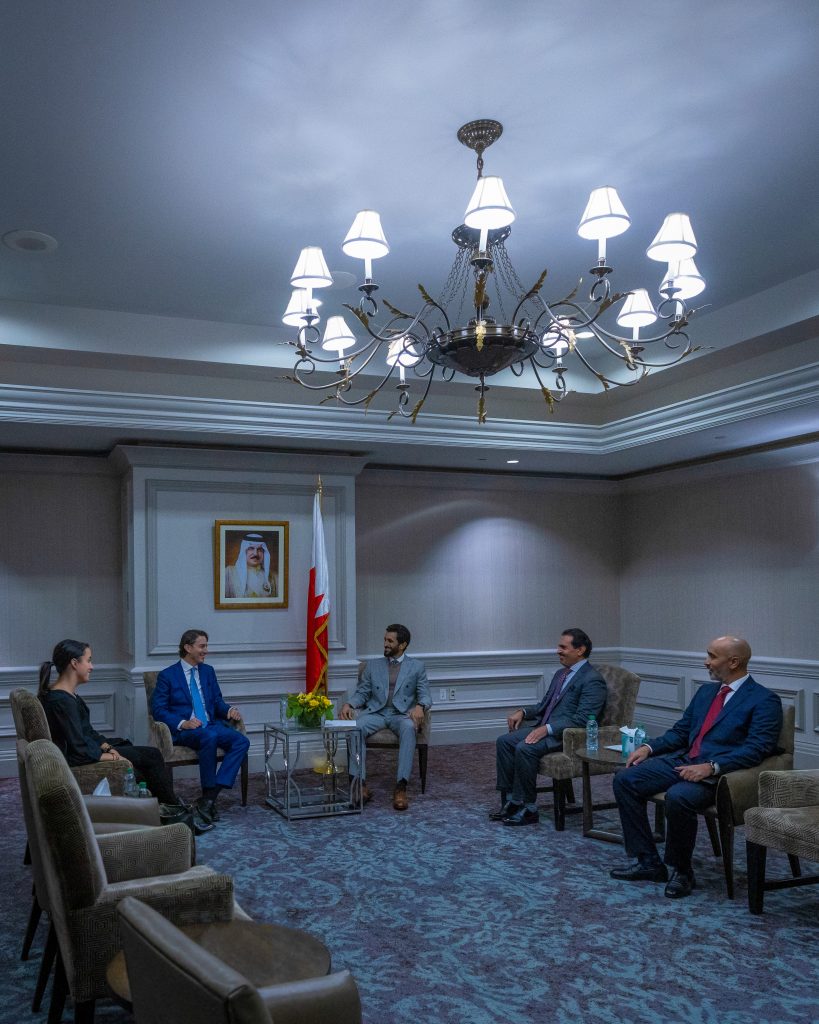 Nasser bin Hamad Meets with Energy Advisor in the United State