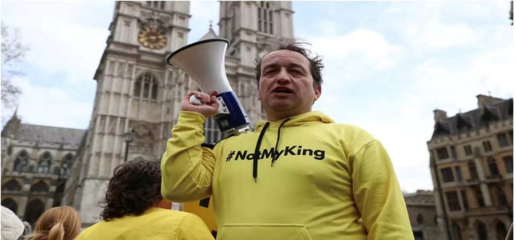 Police arrest anti-monarchy group chief Graham Smith ahead of coronation